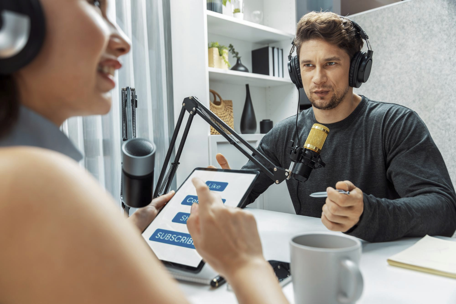 Podcast B2B jako narzędzie sprzedaży: kiedy się opłaca, a kiedy nie